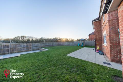 5 bedroom detached house for sale, Canberra Lake Way, Reading, RG10