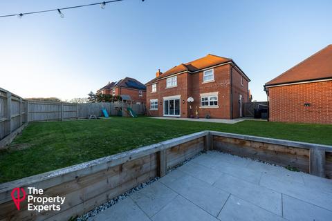 5 bedroom detached house for sale, Canberra Lake Way, Reading, RG10