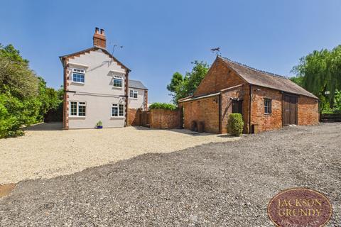 4 bedroom detached house for sale, Daventry Road, Staverton, NN11 6JT