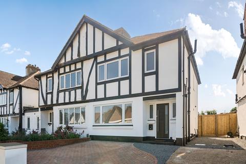 Court Avenue, Coulsdon, CR5