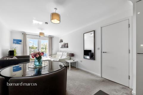 2 bedroom flat for sale, Kingston Road, Epsom