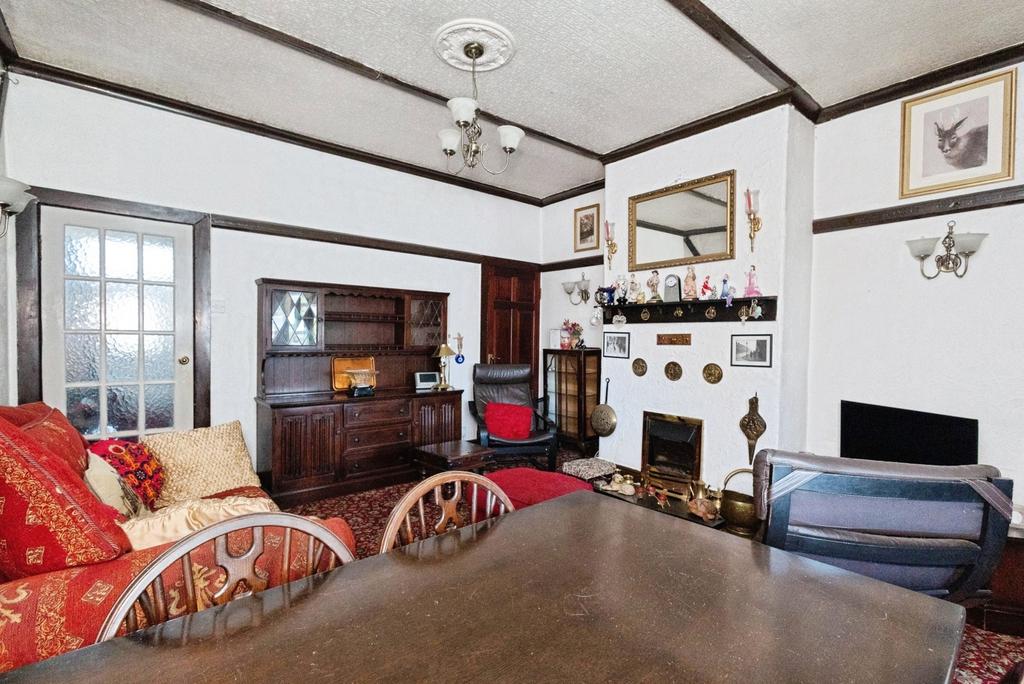 House in Tameside, Greater Manchester - More