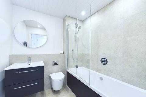 3 bedroom apartment to rent, Powderhall Rigg, Powderhall, Edinburgh, EH7