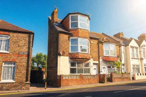 5 bedroom end of terrace house for sale, 103 Church Street, Broadstairs, Kent, CT10 2TX