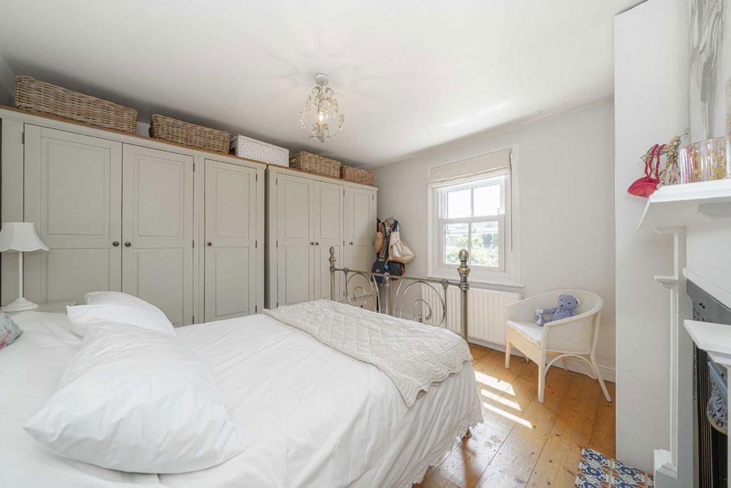 Bedroom, fireplace