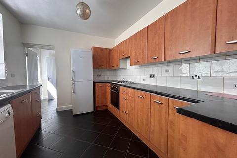 4 bedroom terraced house to rent, High Town Road, Luton, LU2