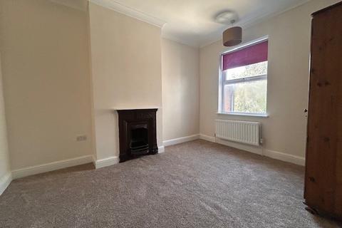4 bedroom terraced house to rent, High Town Road, Luton, LU2