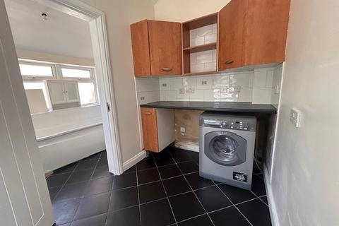 4 bedroom terraced house to rent, High Town Road, Luton, LU2