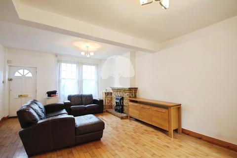 2 bedroom end of terrace house to rent, Winnock Road, West Drayton UB7