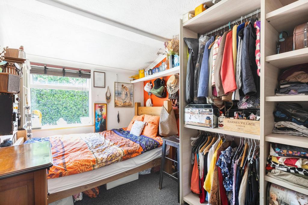 Walk-in wardrobe