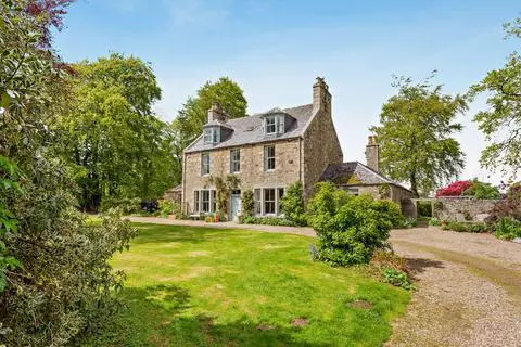 6 bedroom detached house for sale