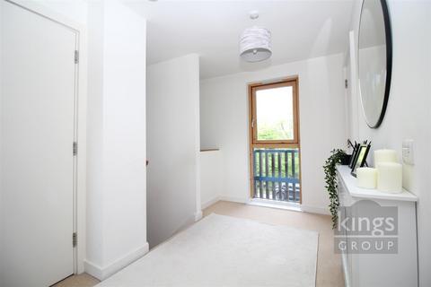 2 bedroom maisonette to rent, New Pond Street, Newhall