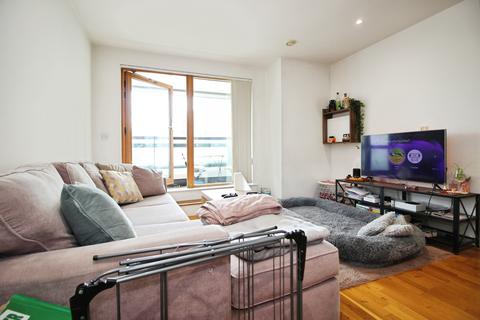 2 bedroom flat for sale, Marsh Lane, Leeds, West Yorkshire, LS9