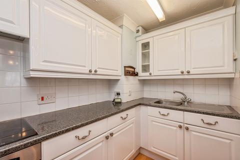 2 bedroom ground floor flat for sale, St. Georges Court, GREAT YARMOUTH