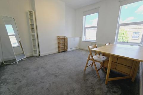 2 bedroom flat to rent, 663B Holloway Road, Archway