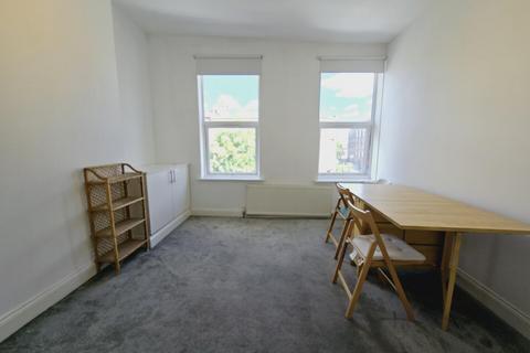 2 bedroom flat to rent, 663B Holloway Road, Archway