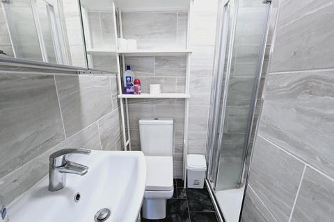 2 bedroom flat to rent, 663B Holloway Road, Archway
