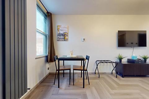 Studio for sale, Vauxhall Bridge Road, London SW1V