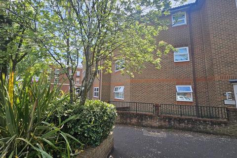 1 bed flat/apartment for rent in Elms Road, Aldershot