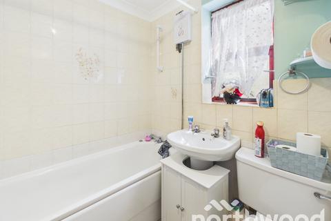 1 bedroom ground floor flat for sale, Ashdale Place, Churchyard, Ashford, TN23