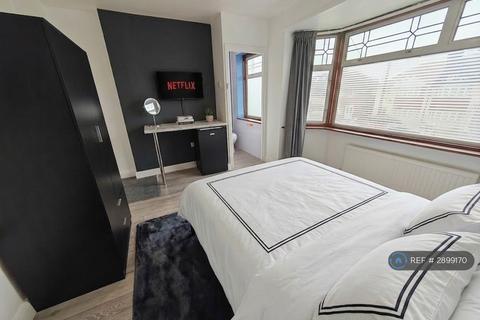 1 bedroom in a house share to rent, Nightingale Road, London, N9