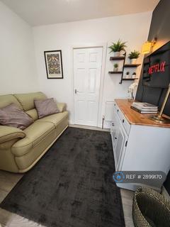 1 bedroom in a house share to rent, Nightingale Road, London, N9