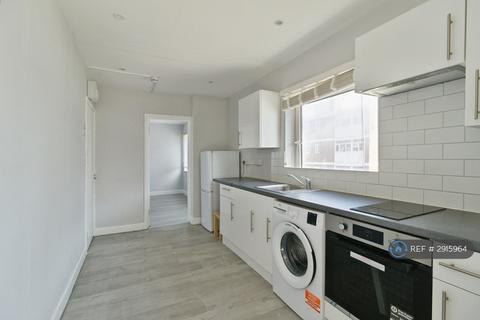2 bedroom flat to rent, Lyndon Road, Belvedere, DA17