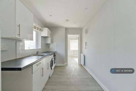 2 bedroom flat to rent, Lyndon Road, Belvedere, DA17