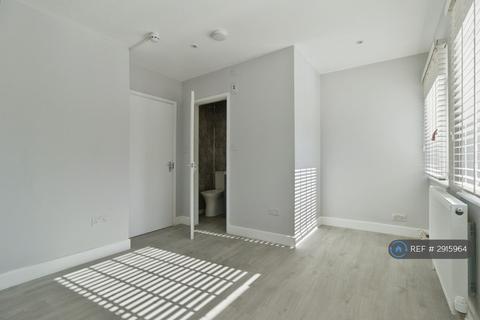2 bedroom flat to rent, Lyndon Road, Belvedere, DA17