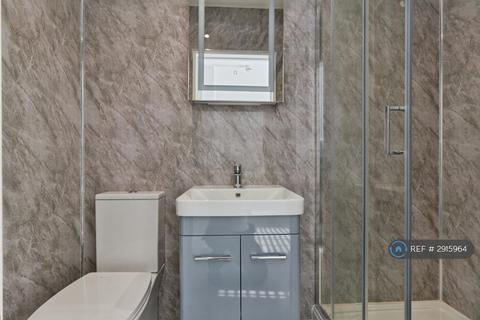 2 bedroom flat to rent, Lyndon Road, Belvedere, DA17
