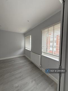 2 bedroom flat to rent, Lyndon Road, Belvedere, DA17