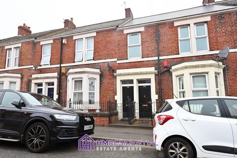 3 bedroom flat to rent, Wingrove Gardens, Fenham NE4