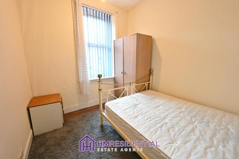 3 bedroom flat to rent, Wingrove Gardens, Fenham NE4