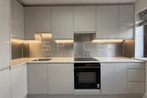 Modern 2 Bedroom flat on Hale Lane NW7