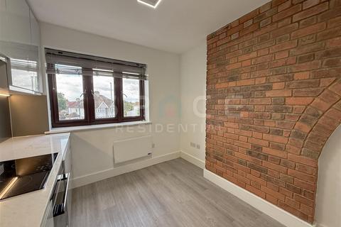 2 bedroom duplex for sale, Modern 2 Bedroom flat on Hale Lane NW7