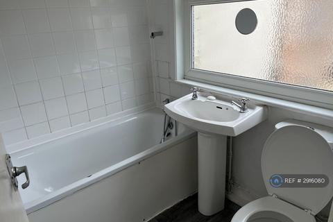 1 bedroom flat to rent, Seventh Avenue, London, E12