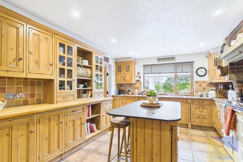 5 bedroom farm house for sale, Lea Lane, Lower Bartle, Preston, Lancashire, PR4 0RT