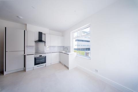 2 bedroom flat to rent, Weldon Road, Altrincham WA14