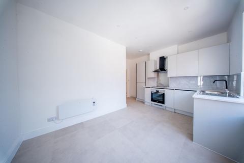 2 bedroom flat to rent, Weldon Road, Altrincham WA14