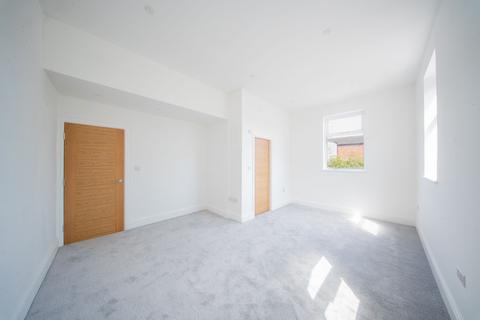 2 bedroom flat to rent, Weldon Road, Altrincham WA14