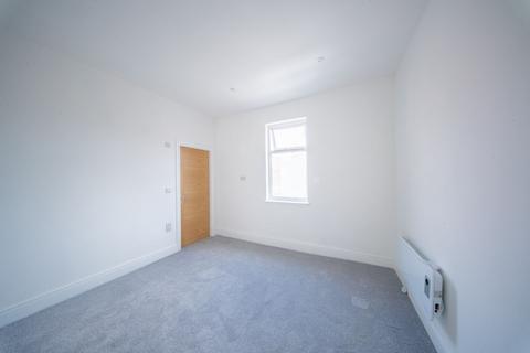 2 bedroom flat to rent, Weldon Road, Altrincham WA14