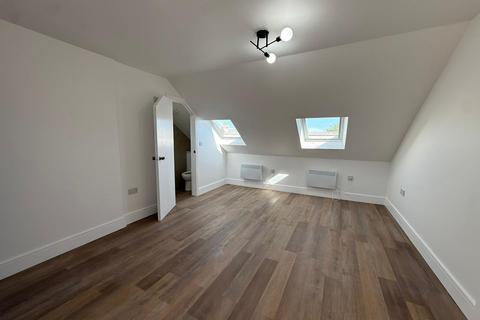 6 bed semi-detached house for rent in Ash Road, Aldershot GU12