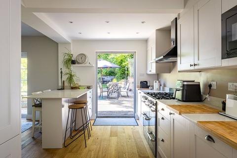 4 bedroom semi-detached house for sale, New Inn Lane, Guildford, Surrey, GU4