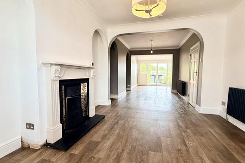 4 bedroom house to rent, Bush Road, Buckhurst Hill, IG9