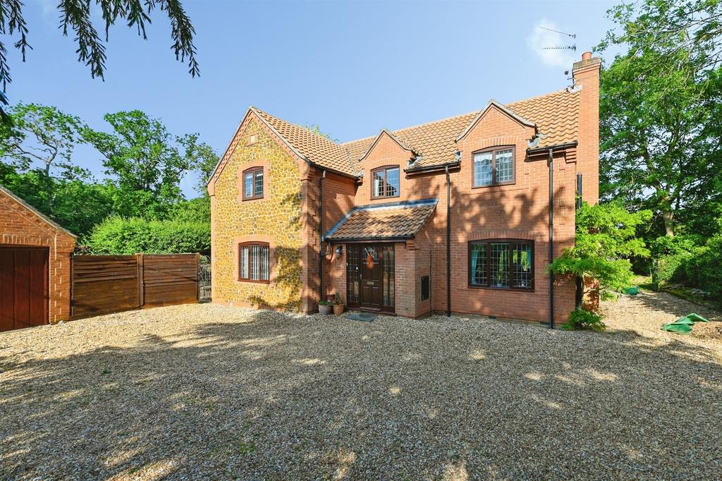 4 bedroom detached house for sale