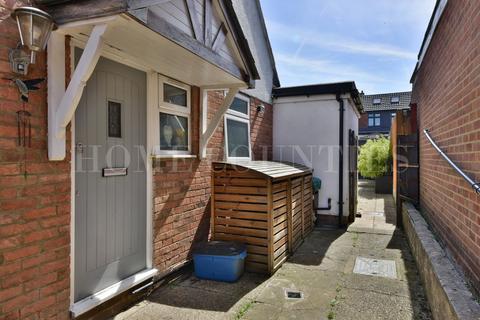 3 bedroom semi-detached house for sale, Dugdale Hill Lane, Potters Bar, EN6