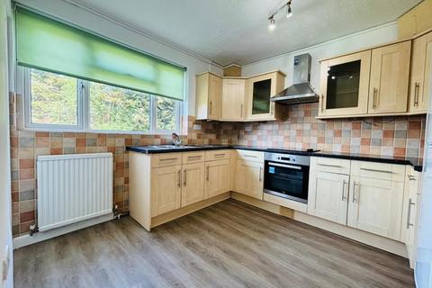 3 bedroom apartment to rent, Calthorpe Gardens, Edgware, HA8
