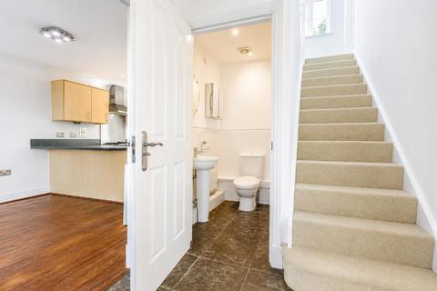 5 bedroom semi-detached house to rent, Park Side, Epping