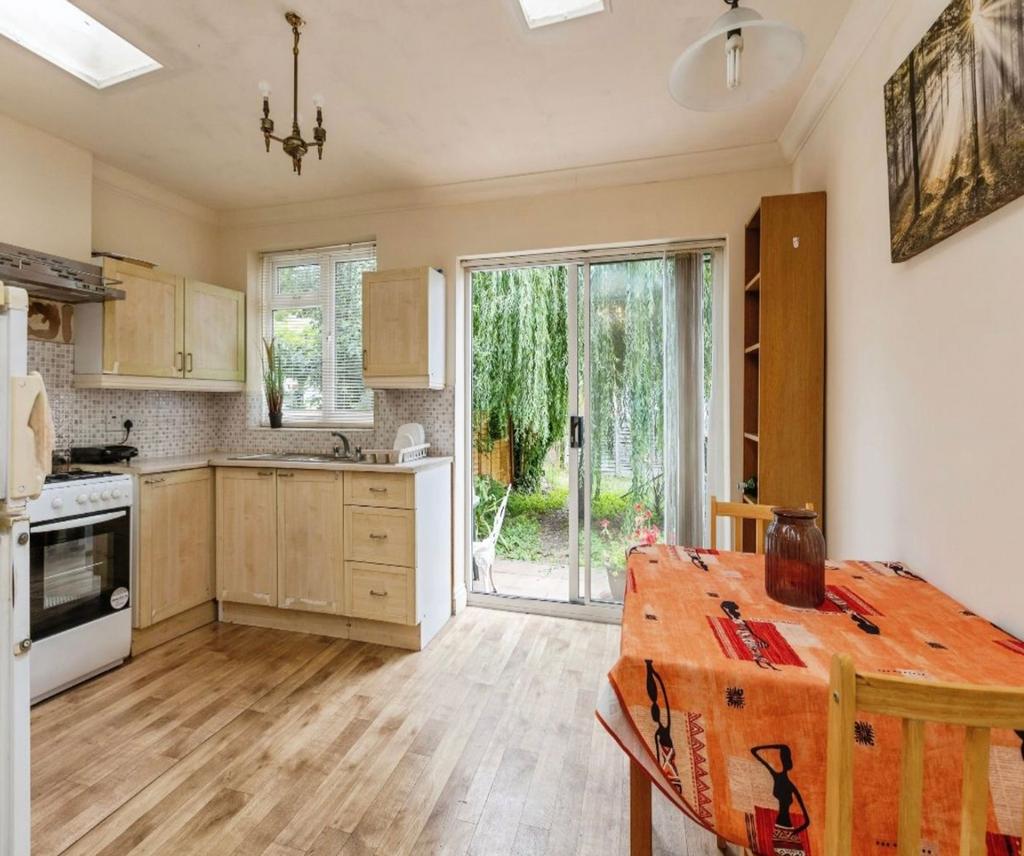 Kitchen/dining area
