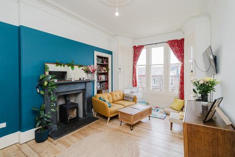 3 bedroom flat for sale, 66/2 Willowbrae Road, Willowbrae, Edinburgh, EH8 7HA
